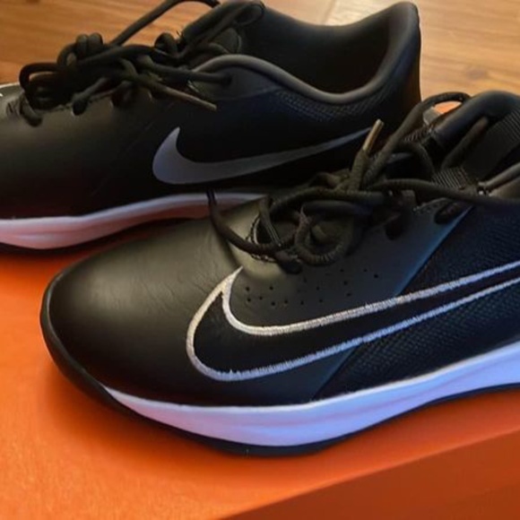 BRAND NEW boy nike Nike team hustle quick 3 basketball shoes size 5.5Y - Picture 4 of 6